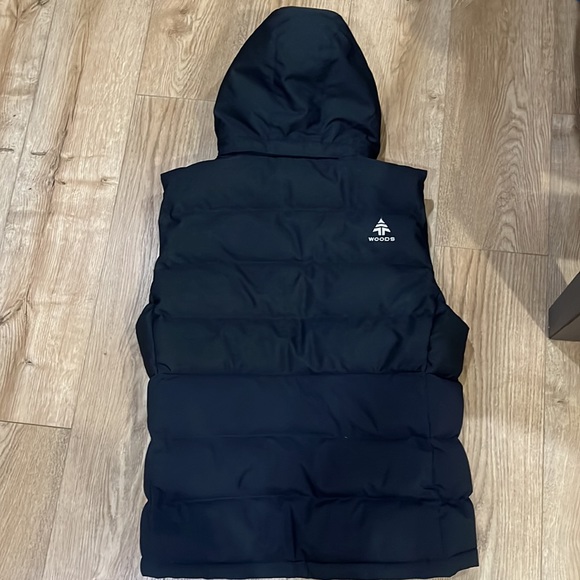 Women’s Woods black puffer vest - Picture 3 of 6